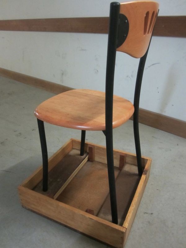 20120718.1-piano-chair-box